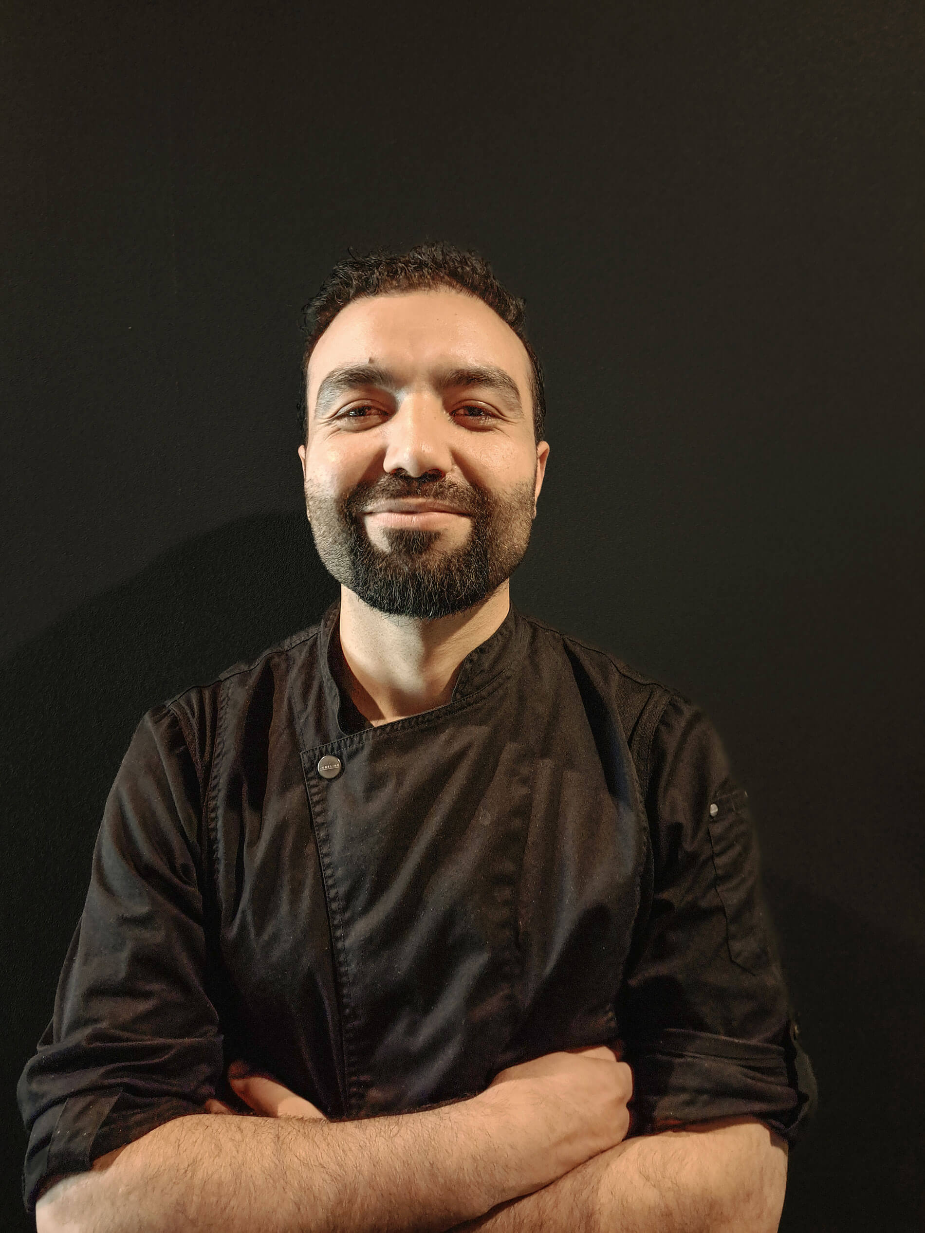 Yassine, ein durchsetzungsfähiger, orientalisch anmutender Mann