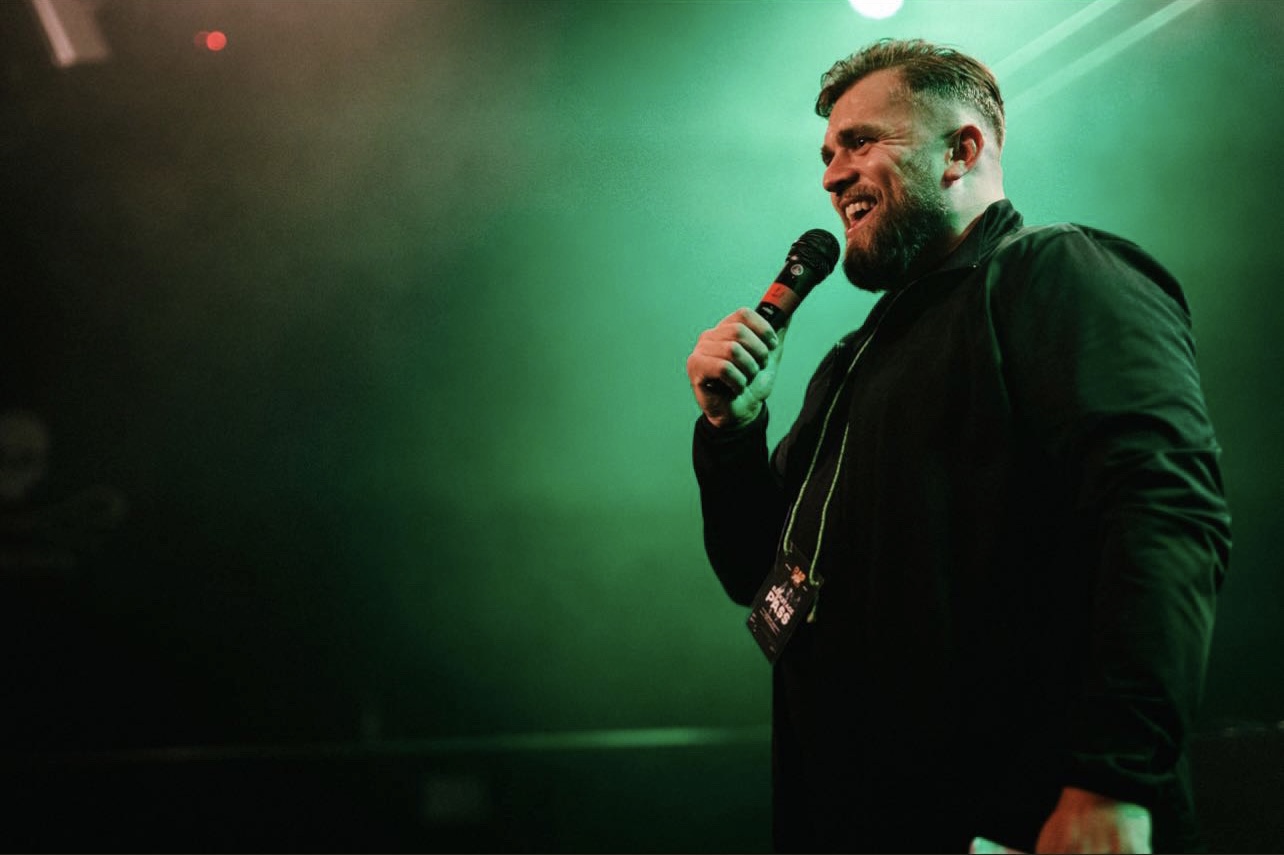 97B1CF0A E40F 4615 B056 672433F02399