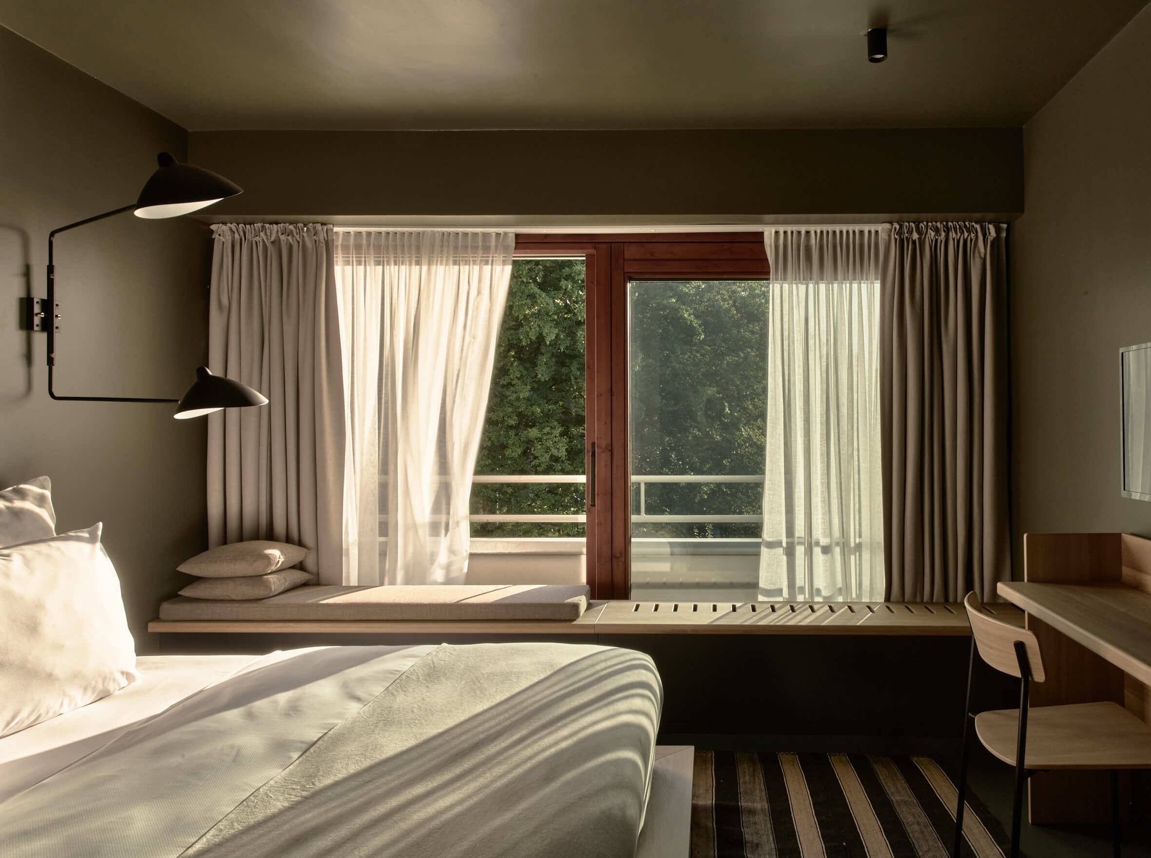 Bold Campus Bold Room Open Window Curtains Left Right Totale