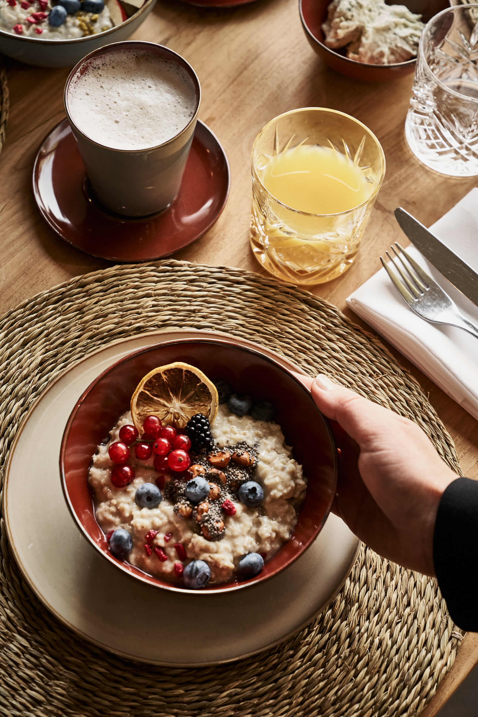 Bold Campus Breakfast Porride Bowl Hand